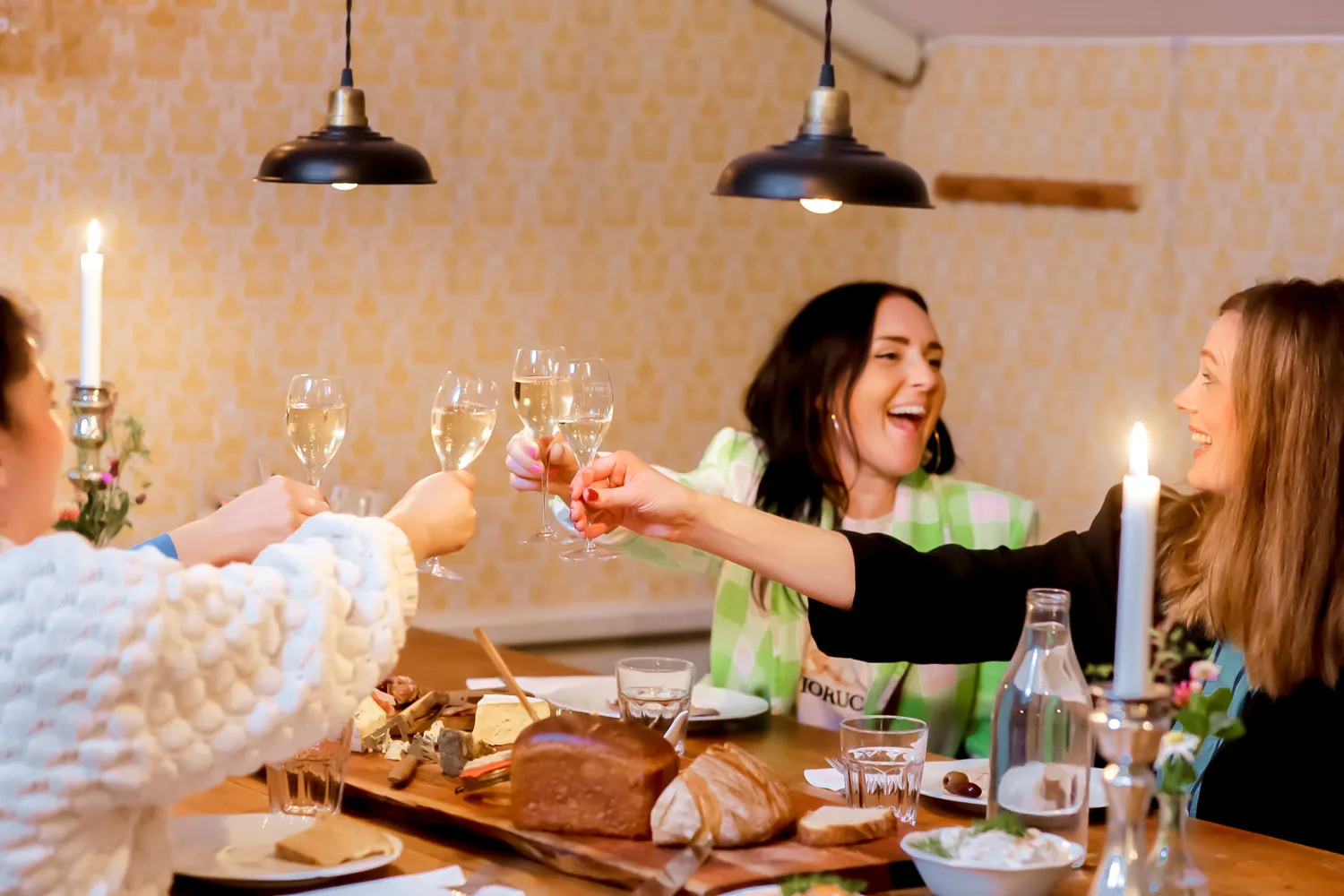 Glada gäster på Järvsö Champagnebar
